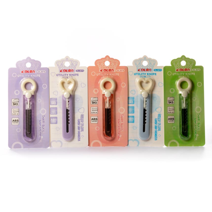Estilete individual en blister, mango en forma moño